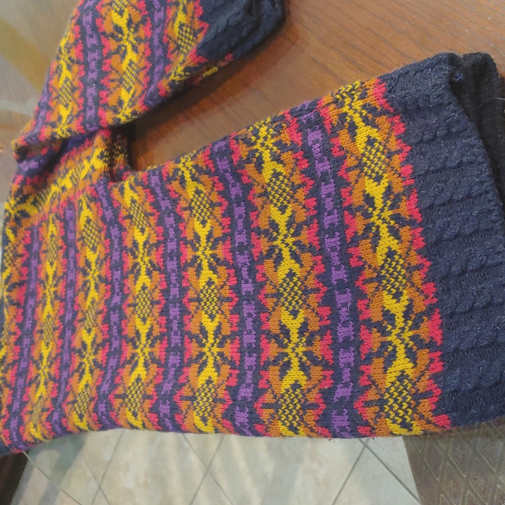 Multicolor women sweater. Size small